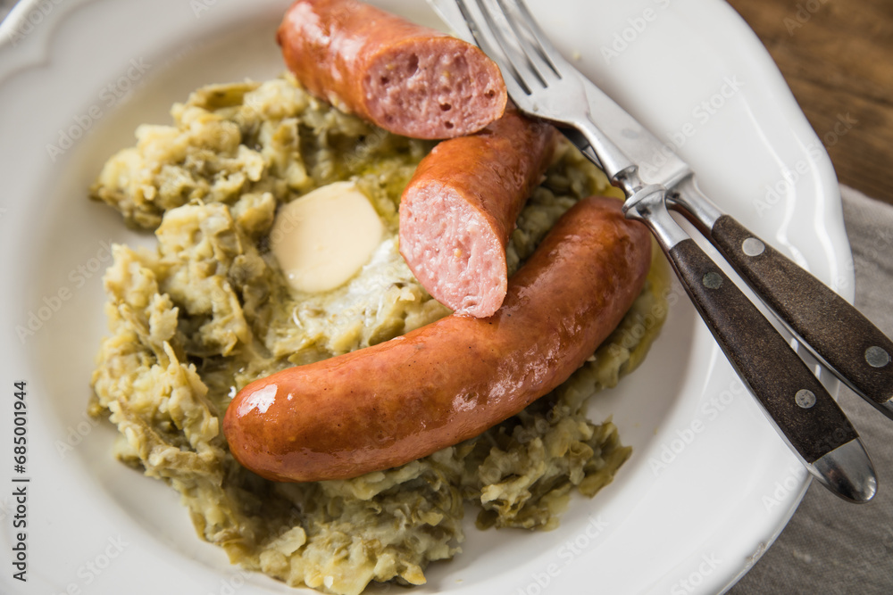 Schnibbelbohnen Eintopf aus fermentierten Stangenbohnen und Kartoffeln ...