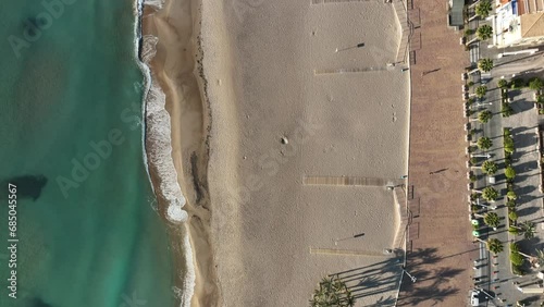 Playa mediterránea a vista de drone photo