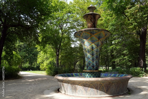 Großer Garten mit dem Mosaikbrunnen in Dresden, Sachsen, Deutschland, Europa