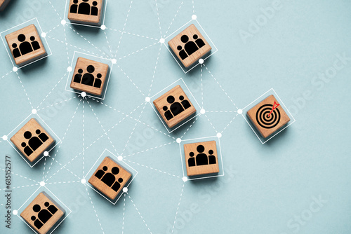 Canvastavla Dartboard and arrow connection linkage with human icon for customer focus target group and customer relation management or CRM concept