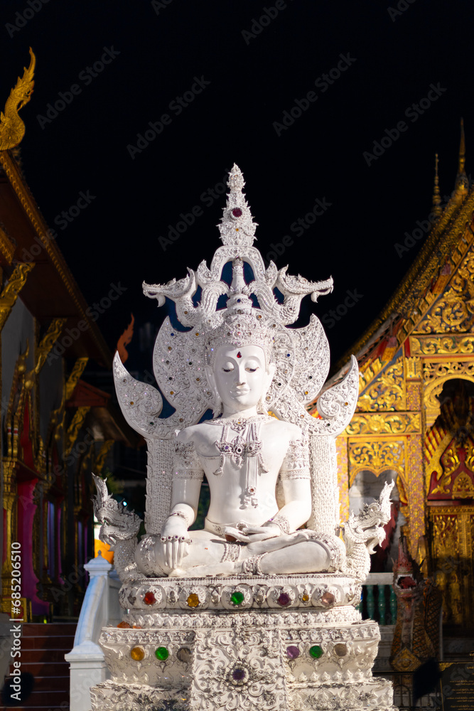 Fototapeta premium Beautiful Wat Buddhist temples in Chiangmai Chiang mai Thailand. Decorated in beautiful ornate colours of red and Gold and Blue. Lovely sunset