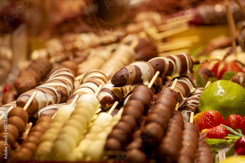 Gingerbread hearts at a folk festival with German words