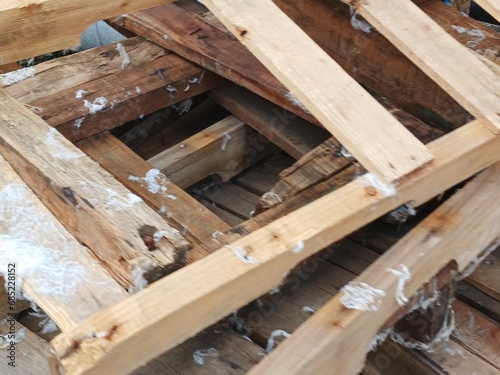 Used wooden pallets are thrown away carelessly. Industrial waste is not sorted.