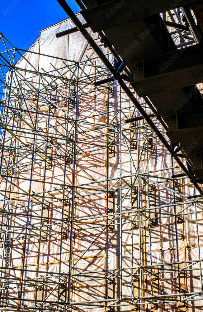 Obraz premium typical scaffolding at a construction site