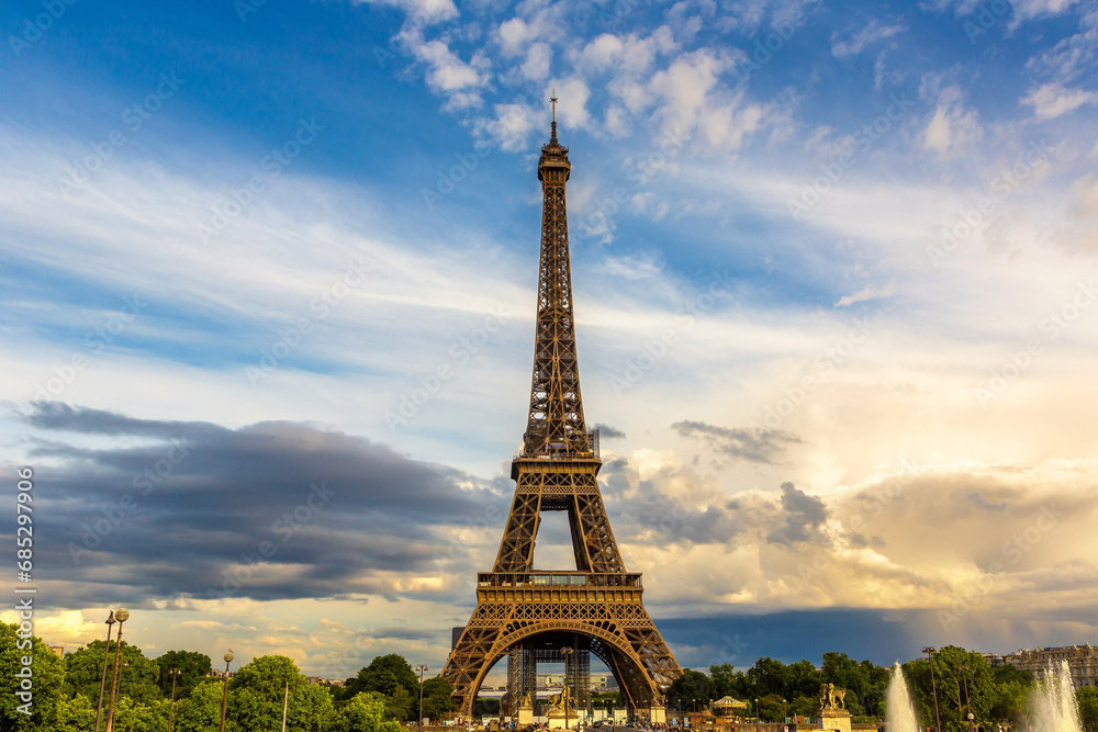 Fototapeta premium Eiffel Tower in Paris during beautiful sunset, France