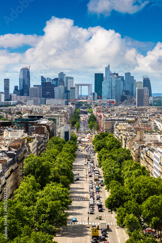 Panoramic aerial view of Paris from Arc de Triomphe in a sunny day, France © Sergii Figurnyi
