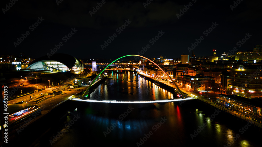 Fototapeta premium Scenic aerial photo of the bridge in Newcastle upon Tyne