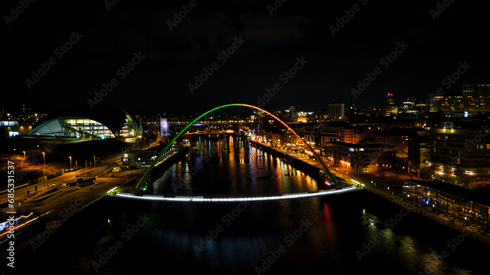 Obraz premium Scenic aerial photo of the bridge in Newcastle upon Tyne