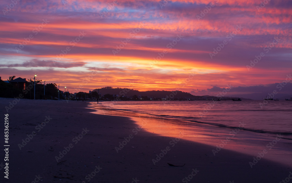 crepúsculo colorido na praia da Cachoeira do Bom Jesus Canasvieiras Florianopolis Santa Catarina Brasil Florianópolis crepúsculo colorido na praia da Cachoeira do Bom Jesus Canasvieiras Florianopolis Santa Catarina Brasil Florianópolis