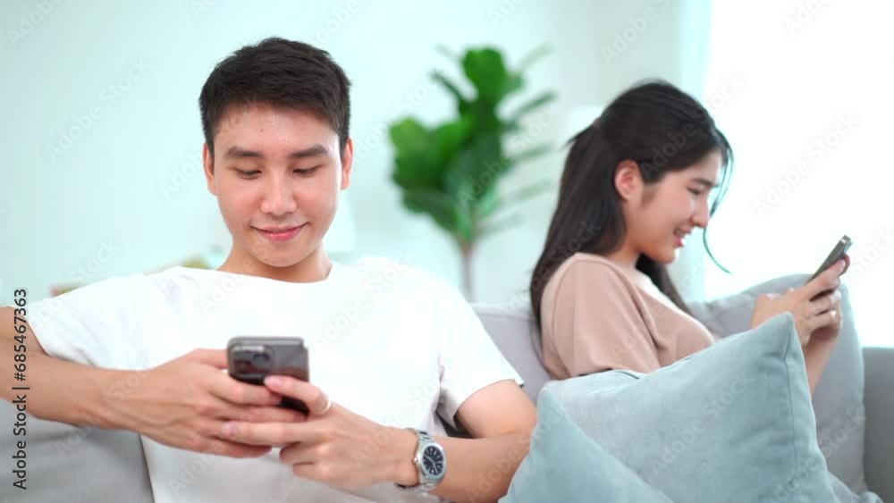 Electronic devices and social network addict in young people. Electronic devices and social network addict in young people.