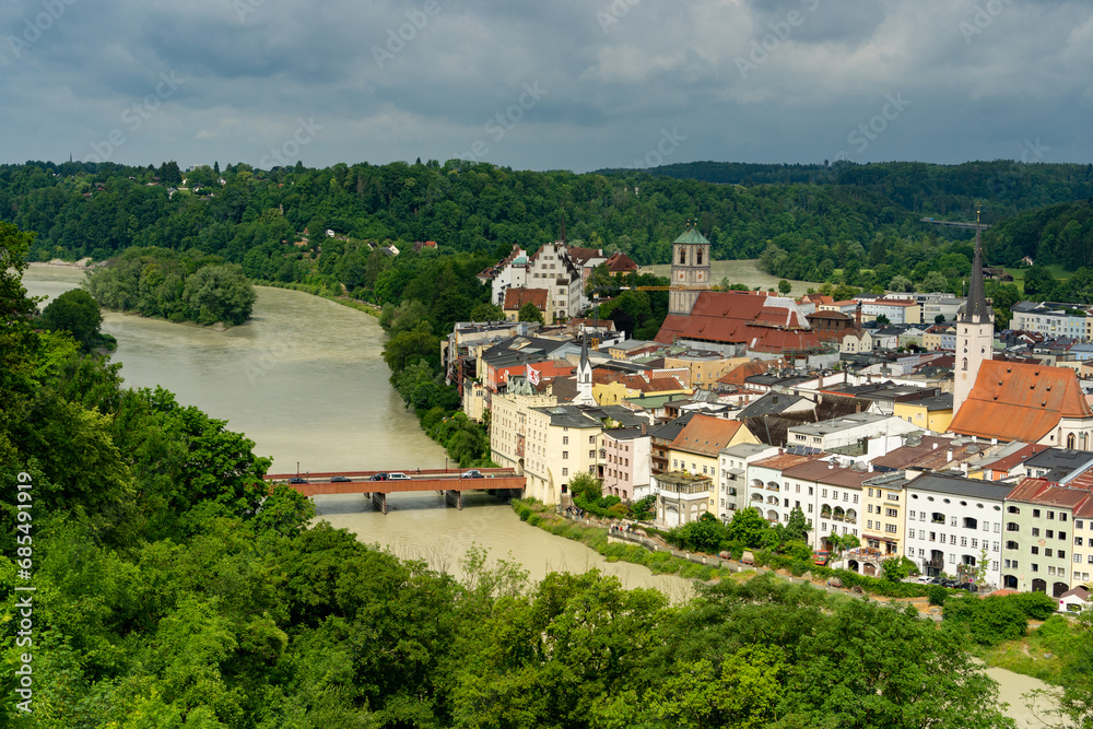 Fototapeta premium Wasserburg am Inn ist eine kleine schöne Altstadt in Bayern mit vielen Sehenswürdigkeiten