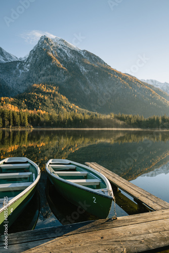 Boote am Hintersee bei Sonnenuntergang mit dem verschneiten Hochkalter im Herbst photo