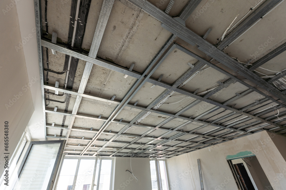 Obraz premium The metal frame of the ceiling, sound insulation, in the process of repairing an apartment