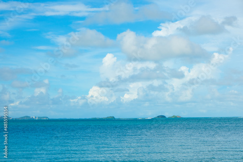 Tropical sea beach wave against blue sky with fluffy cloud © themorningglory