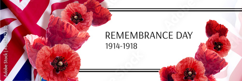 Foto Remembrance Day banner with Official Flag of United Kingdom of Great Britain and Northern Ireland and scarlet poppies, symbol of both Remembrance and hope for a peaceful future
