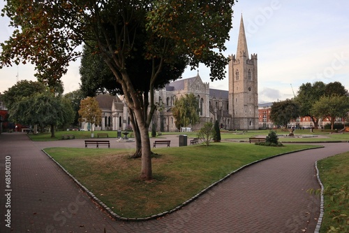 Dublino – Scorcio della Cattedrale di San Patrizio dal giardino photo