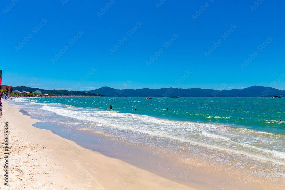 mar azul da  Praia de Jurere Nacional Internacional Florianopolis Brasil 