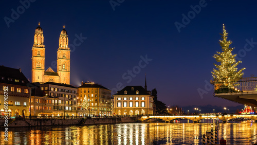 Photos Zurich, Switzerland - November 23, 2023: Anamorphic photo of the old town of Zurich in Christmas time - blue hour