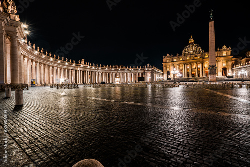 Obraz na płótnie St. Peter's Square and St Peter's Basilica at night. Vatican City w salonie