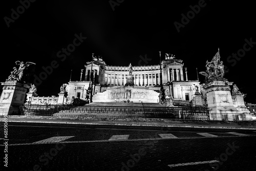 Obraz na płótnie Monument to Victor Emmanuel II at night. Rome, Italy w salonie