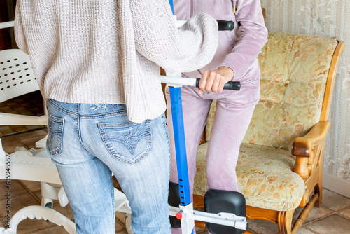 Cuadro en lienzo Guidon de transfert pivotant, appareil de verticalisation pour personnes âgées et/ou handicapées avec difficultés motrices