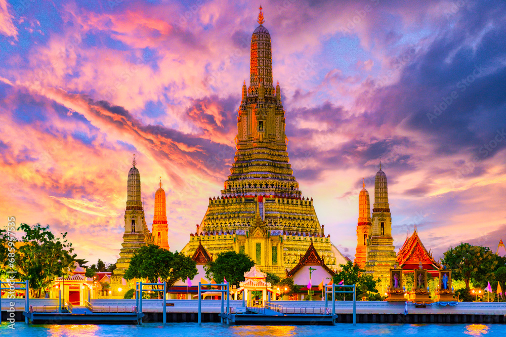 wat-arun-temple-bangkok-during-sunset-in-thailand-wat-arun-pagoda