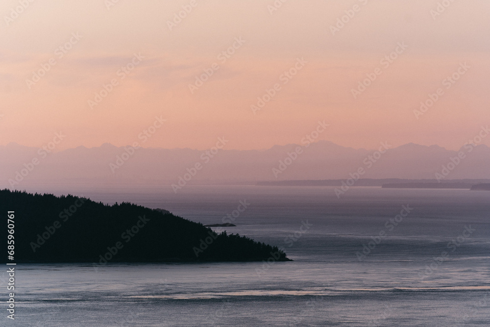Obraz premium Sunset from Eagle Cliff on Cypress Island in the San Juan Islands in Northwest Washington