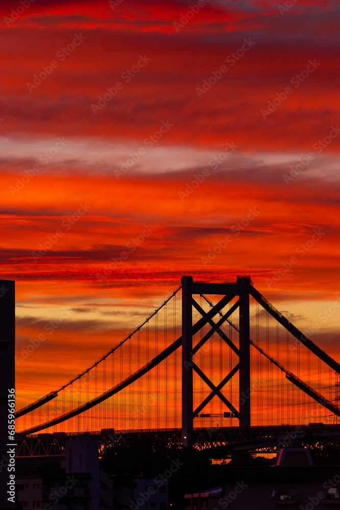 Fototapeta premium 夕焼け空と関門橋20220702