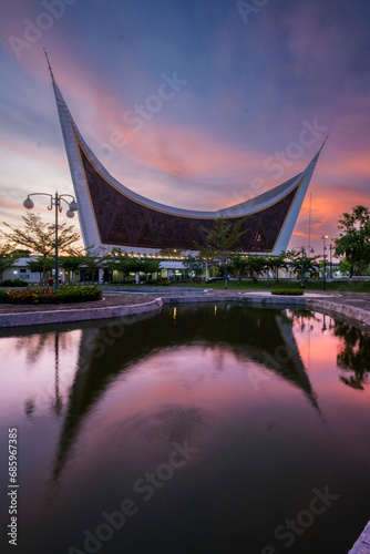 Photography One of the icons of the city of Padang is the very beautiful West Sumatra Grand Mosque which is located in the city of Padang