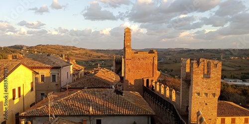 Borgo e castello medievale di Gradara. Provincia di Pesaro Urbino. Marche, Italia photo