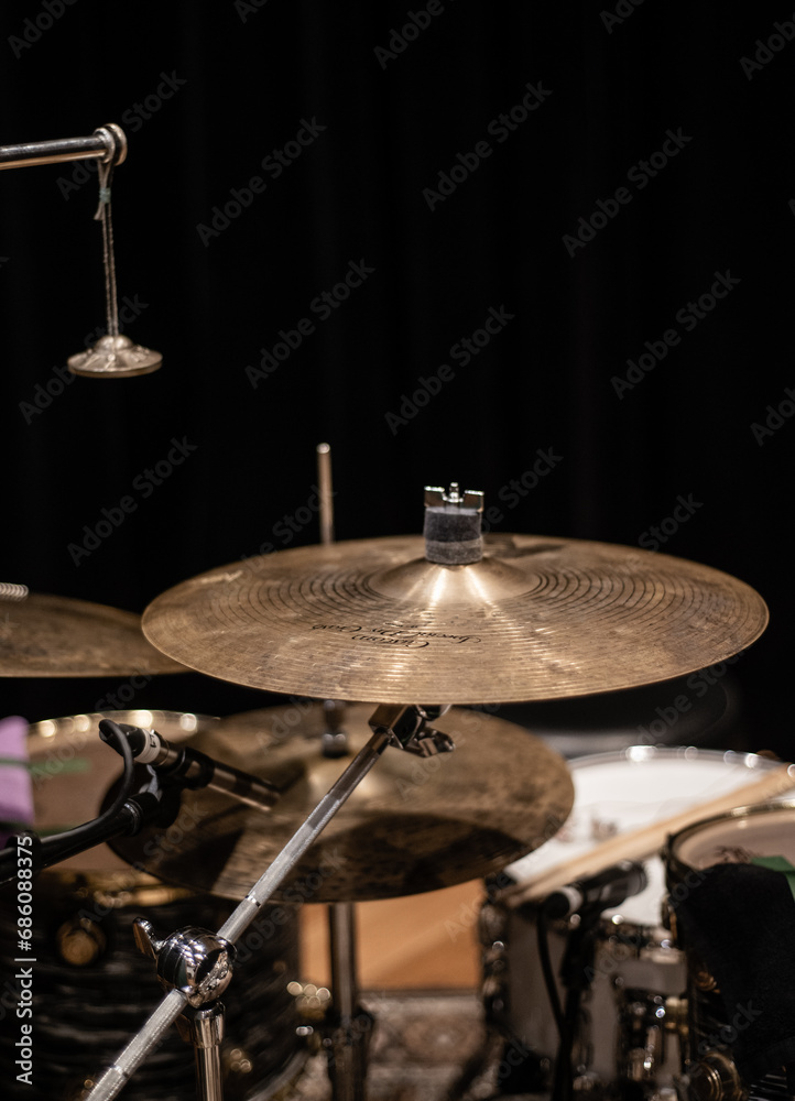 Fototapeta premium drum kit with cymbal on the stage