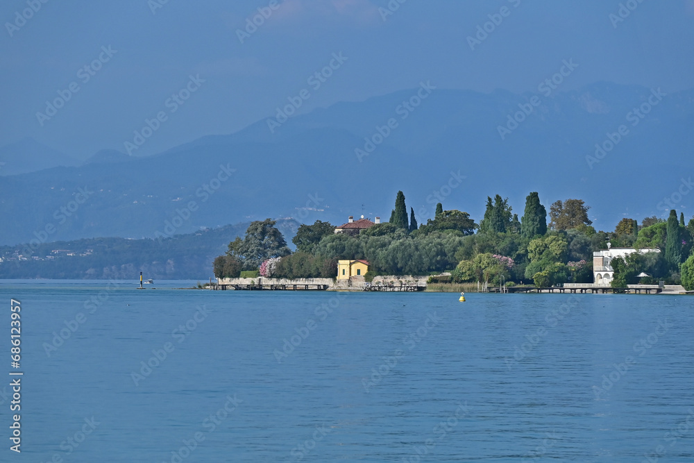 Sirmione la penisola dal Lago di Garda - Brescia, Lombardia