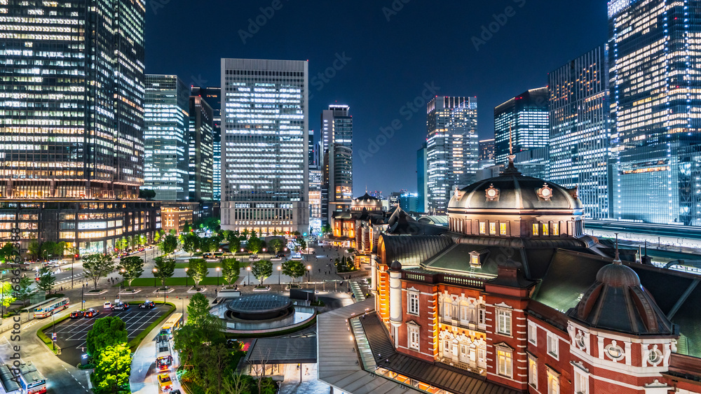 ライトアップされた東京駅の都市夜景【東京都・千代田区】　
Illuminated night view of Tokyo Station - Tokyo, Japan