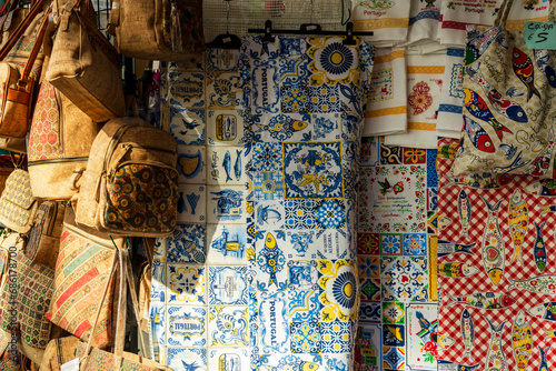 Obraz na płótnie Stand with cork bags and ornaments at city market w salonie