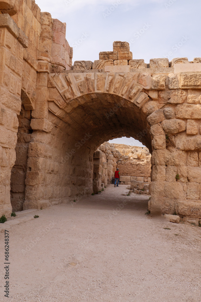 Jerash, Gerasa ist eine historische Stätte in nördlichen Jordanien.Die Stadt, die Teil des Städtebunds der Dekapolis war, und die zu den besterhaltenen archäologischen Stätten aus römischer Zeit zählt Jerash, Gerasa ist eine historische Stätte in nördlichen Jordanien.Die Stadt, die Teil des Städtebunds der Dekapolis war, und die zu den besterhaltenen archäologischen Stätten aus römischer Zeit zählt