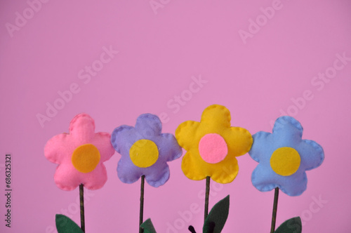 flores coloridas de feltro artesanais  photo