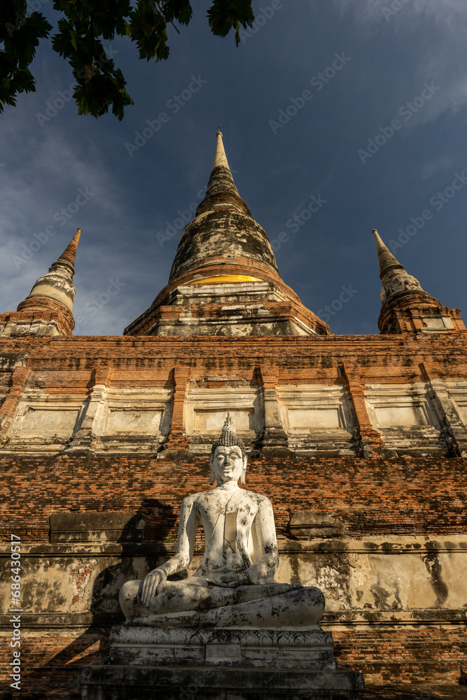 Fototapeta premium white sitting buddha in Wat Yai Chai Mongkhon