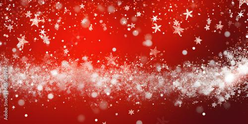 Schnee, Eiskristall, Schneefall zu Weihnachten im Winter vor rotem Hintergrund 