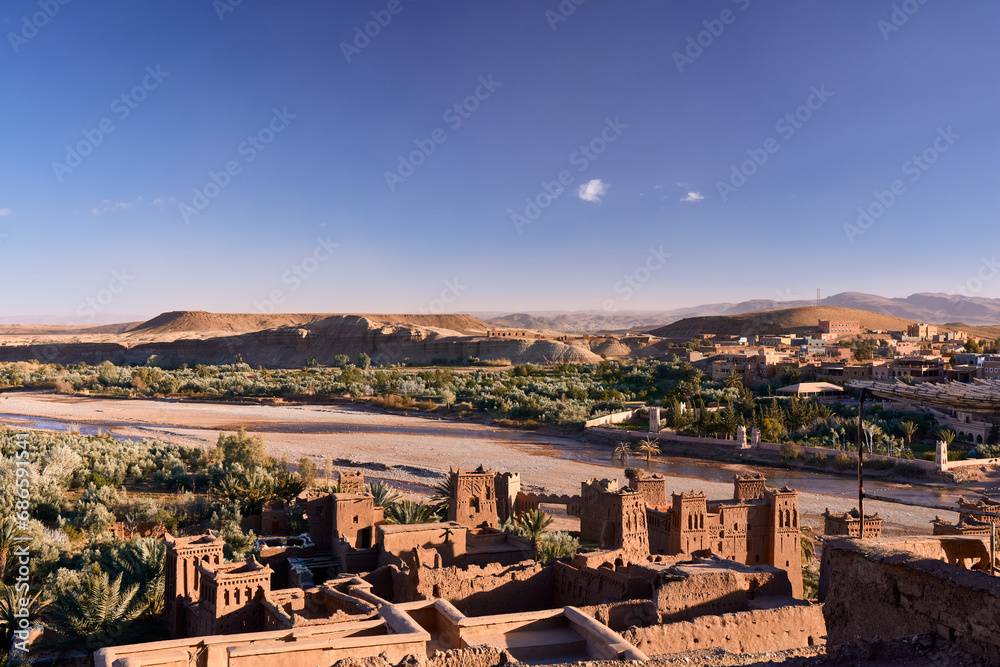 Obraz premium View from the top of Ksar of Ait ben haddou, a fortress entered on the UNESCO list of monuments. southern provinces, Morocco.