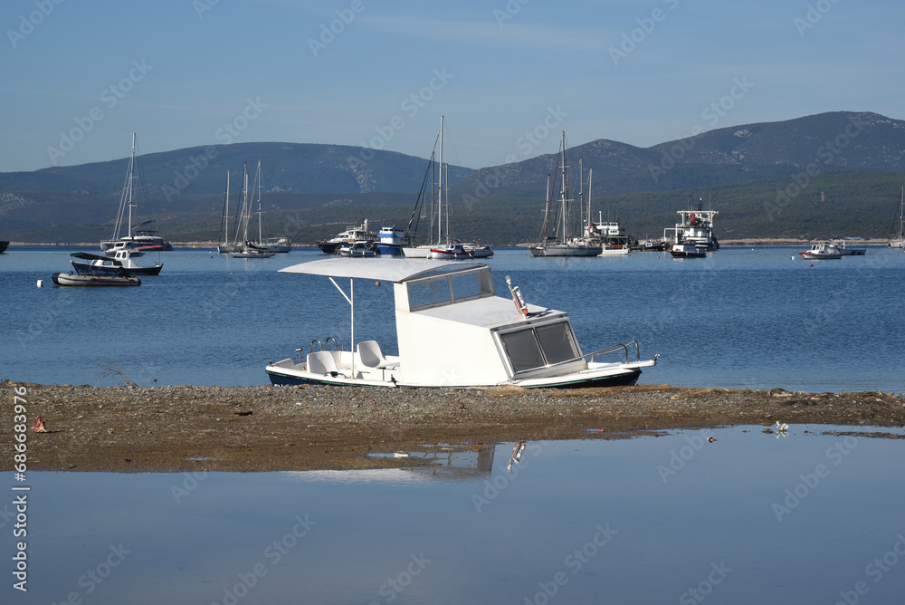 Fischerboote in der Bucht von Segacik, Türkei