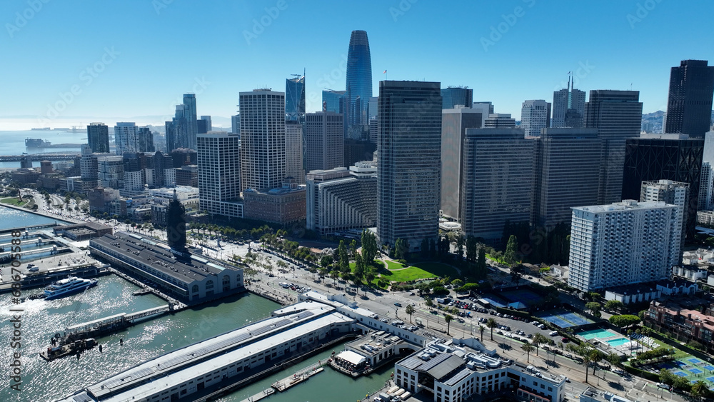 Fototapeta premium Port Of San Francisco At San Francisco In California United States. Highrise Building Architecture. Tourism Travel. Port Of San Francisco At San Francisco In California United States. 