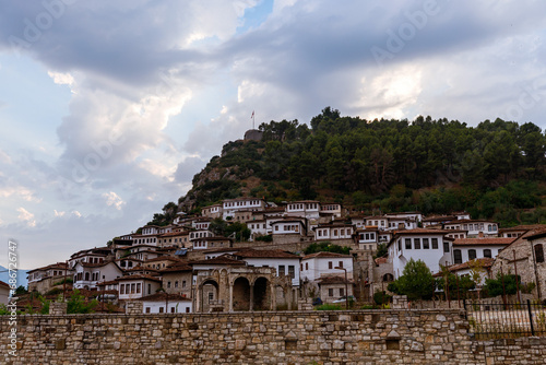 Berat, Albanien. Stadt der 1000 Fenster.