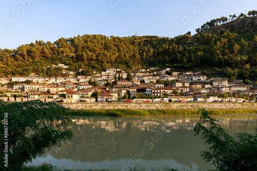 Berat, Albanien. Stadt der 1000 Fenster.