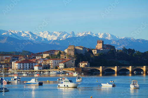 SAN VICENTE DE LA BARQUERA, CIUDAD DE CANTABRIA EN EL NORTE DE ESPAÑA