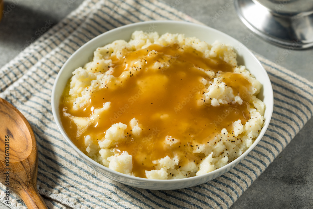 Homemade Turkey Gravy and Mashed Potatoes