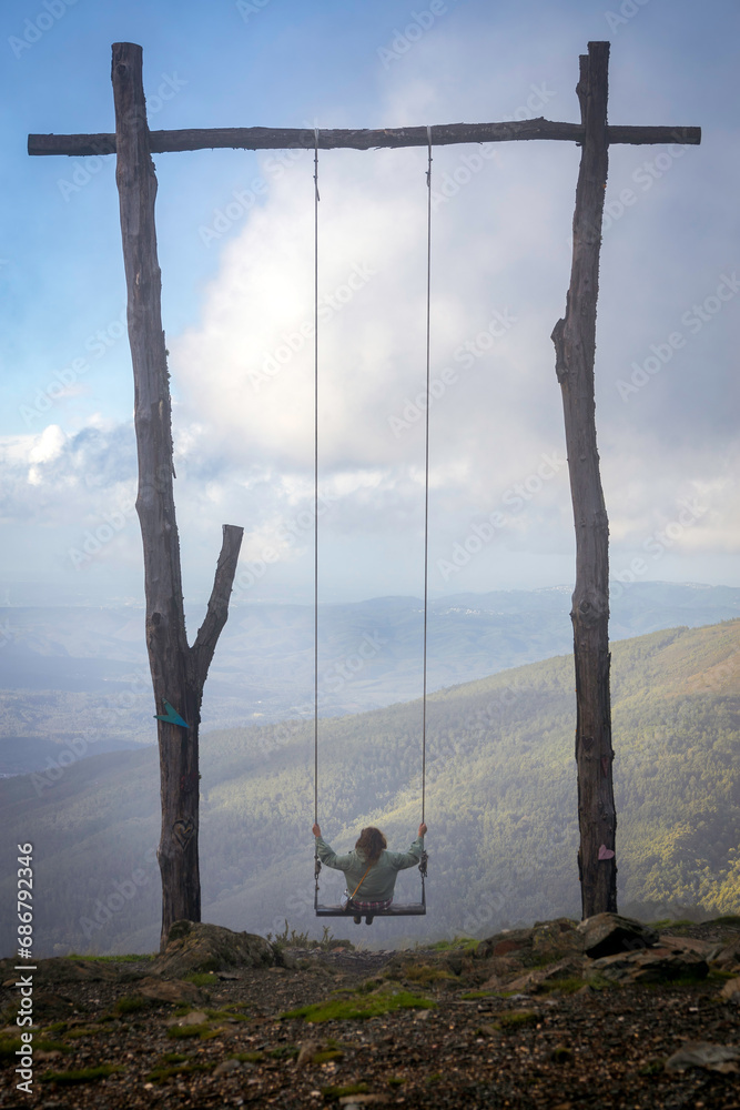 Φωτογραφία Superb landscape of the Trevim swing on top of Serra da Lousã mountain, Portugal