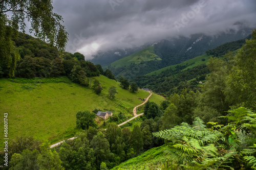 Fotografija lees athas french pyrenees, valleys