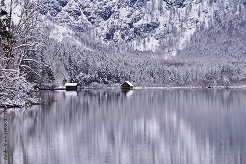 Fotografija Almsee in Salzkammergut, Österreich an einem kalten Wintertag