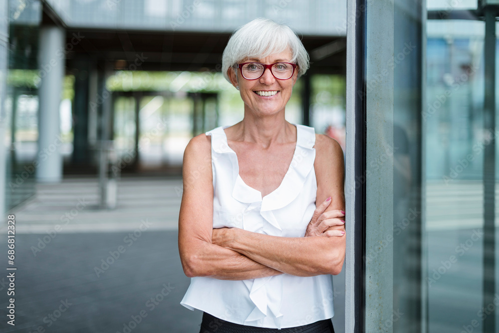 Portrait of smiling senior woman wearing glasses