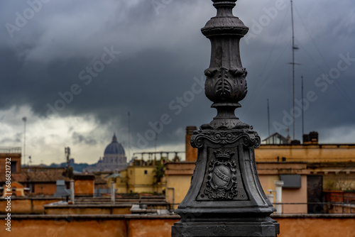 Rom, die Hauptstadt Italiens, ist eine kosmopolitische Großstadt, die fast 3.000 Jahre Kunstgeschichte, Architektur und Kultur von Weltrang vorweisen kann © Hanglooser